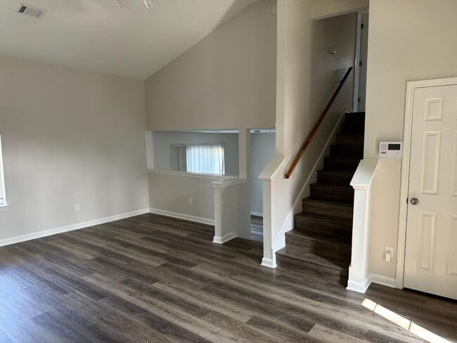 Building Photo - 7082 Oakwood Cir