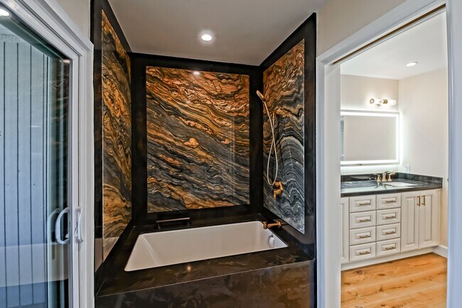 Building Photo - 14 Aries Ct