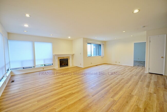 Building Photo - Rarely Available Sausalito Home with Amazing Views!