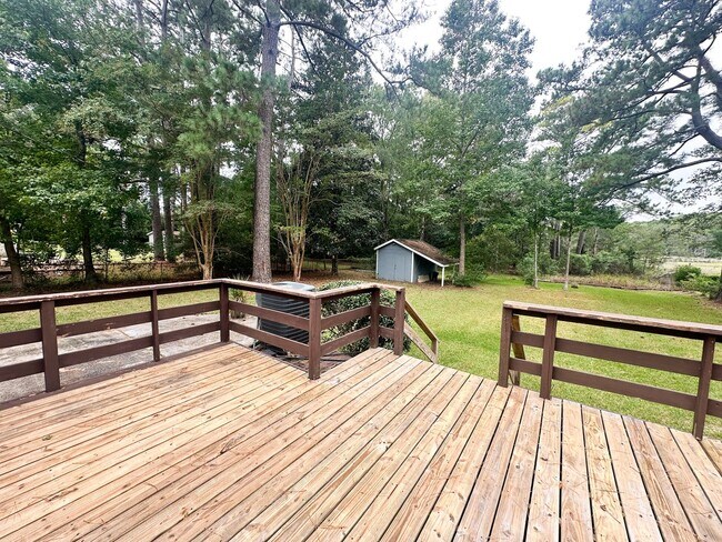 Building Photo - Beautiful Waterfront 4-Bedroom Home in Pir...