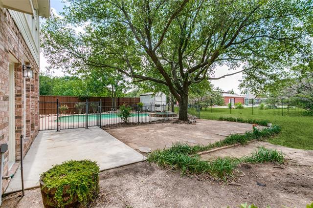 Building Photo - 900 Meadow Ln