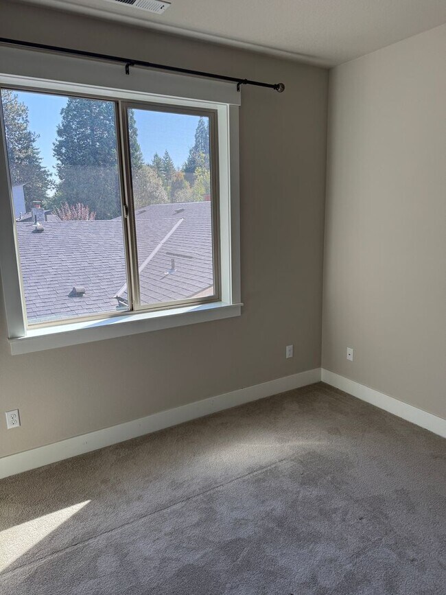 Building Photo - Single Family Home