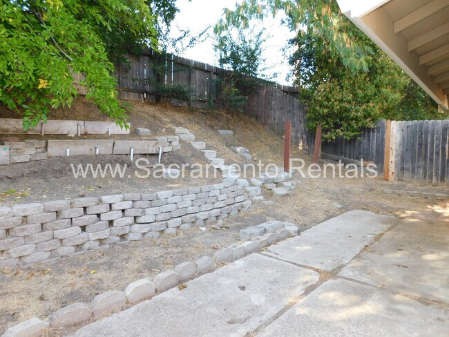 Building Photo - Updated 2bd/1ba Rocklin Halfplex with Garage