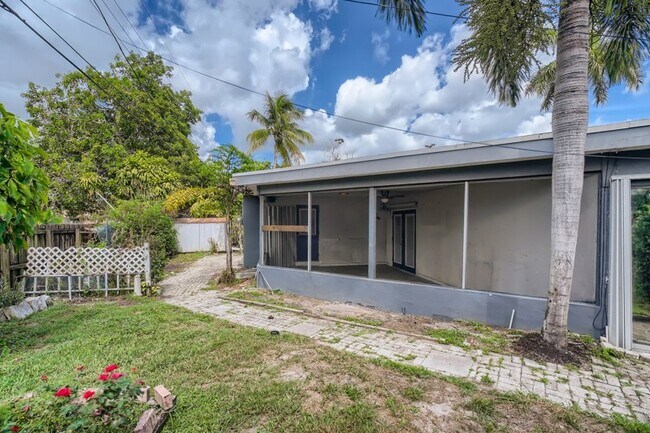 Building Photo - 2730 SW 17th St