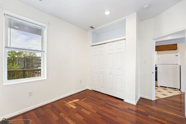 Building Photo - 806 Kennedy St NW