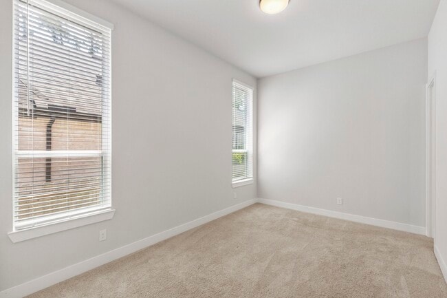Building Photo - 415 N Hillary Step Pl