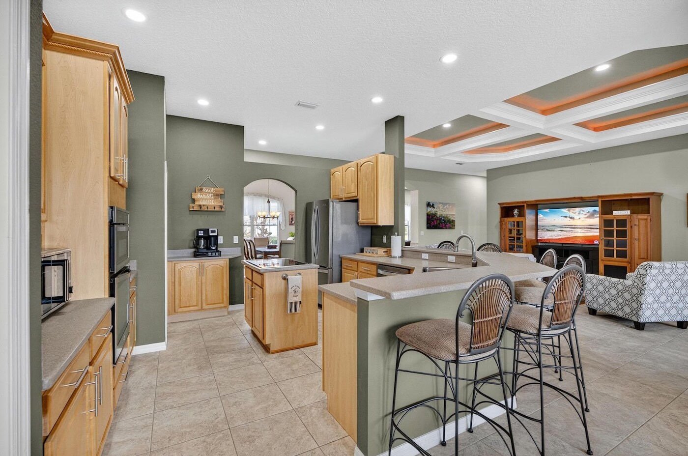 Building Photo - 8 Collinson Ct