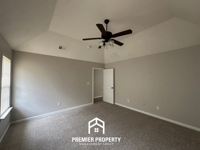 Building Photo - 2280 Southern Woods Dr