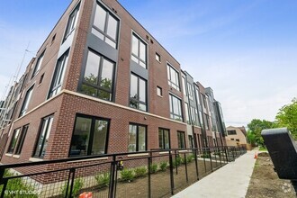 Building Photo - 4210 W Belmont Ave