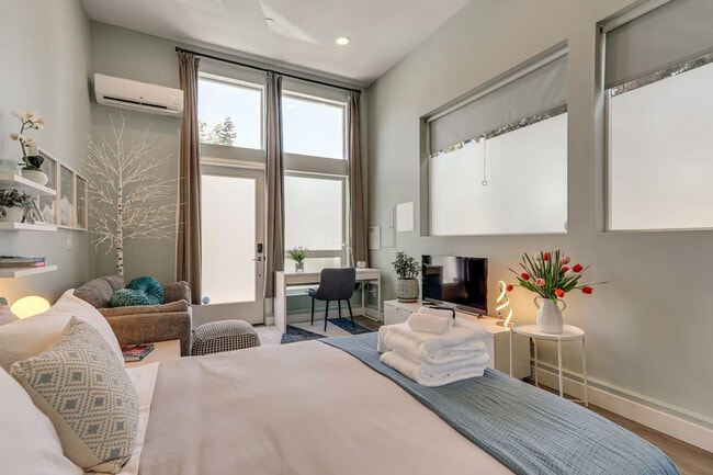 Building Photo - 3821 34th Ave W