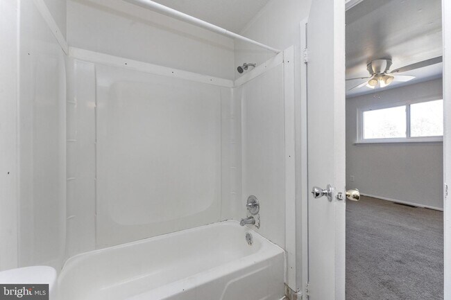Building Photo - 222 Stony Way