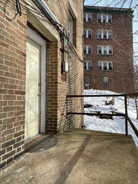 Building Photo - 67 Nottinghill Rd