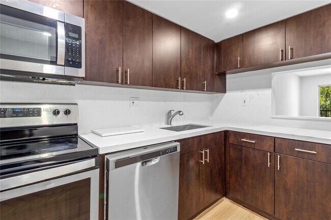Primary Photo - 7900 S Colony Cir
