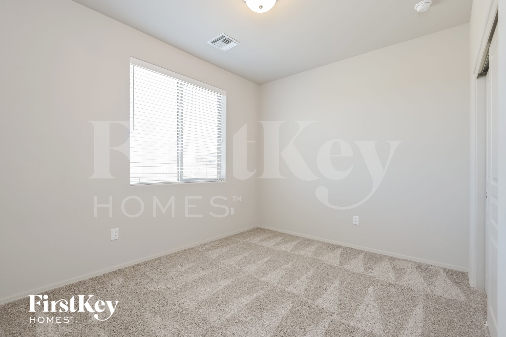 Building Photo - 9662 S Via Bandera