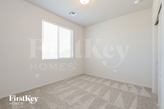 Building Photo - 9662 S Via Bandera