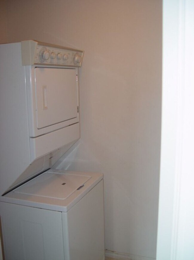 Building Photo - Move-In Ready 1BR in METRO WEST – Ask About Today’s Specials!