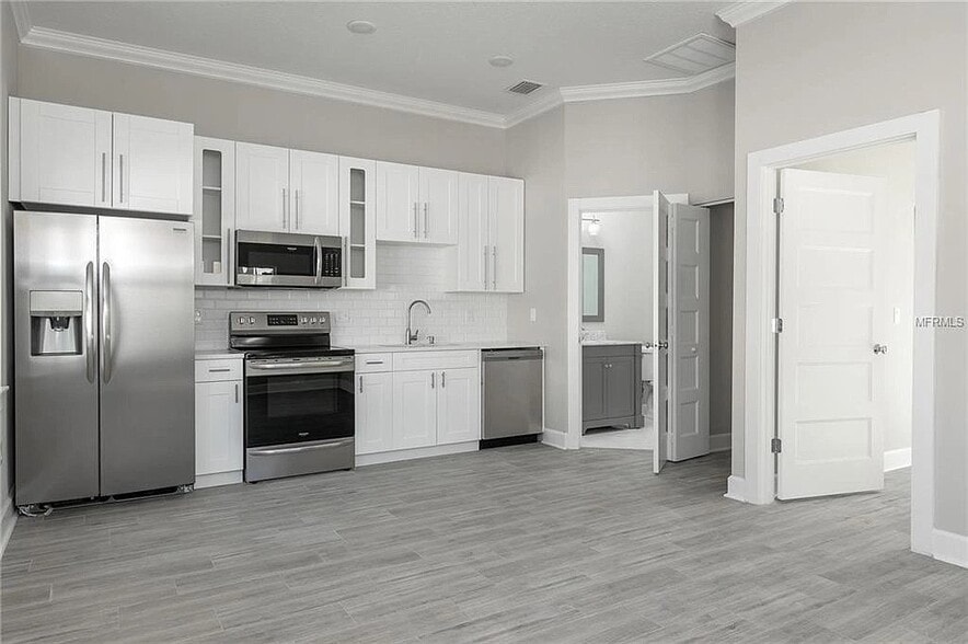 Building Photo - 114 8th Ave N