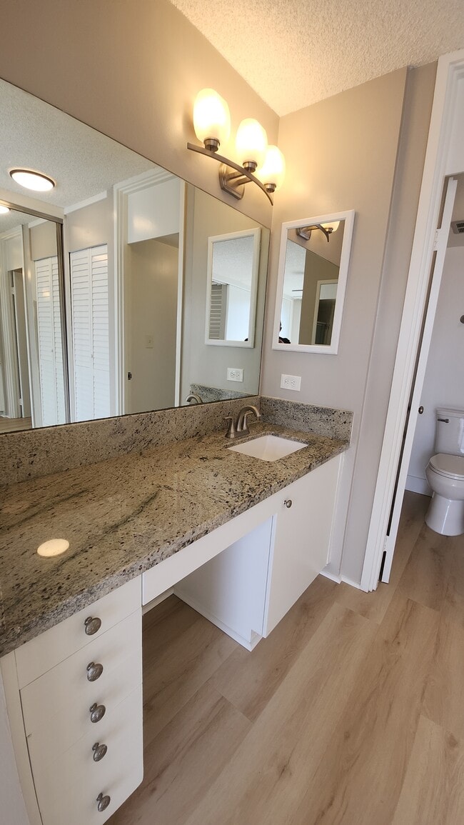 Building Photo - 469 Ena Rd