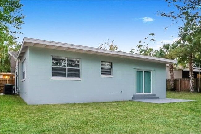 Building Photo - 6129 Hialeah St