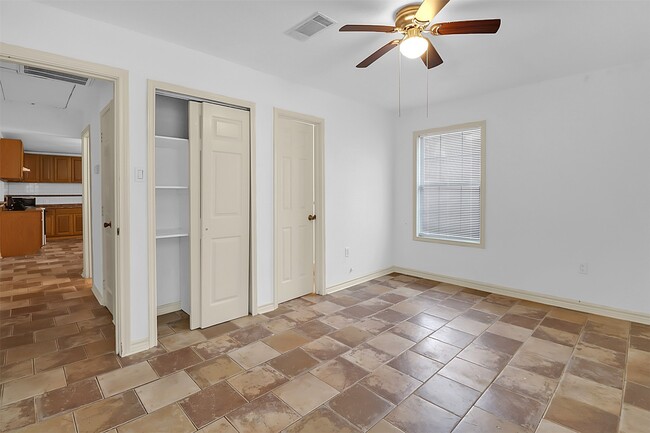 Building Photo - 727 S Iowa St