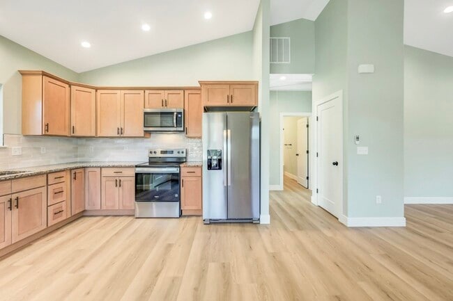 Building Photo - 515 Harrison Ave