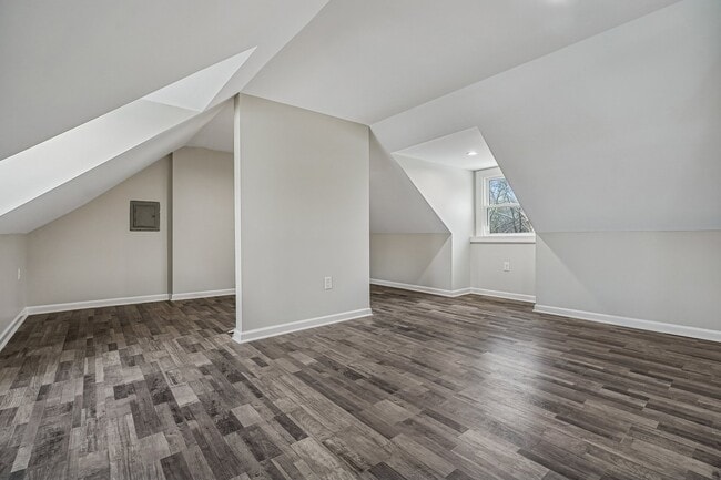 Building Photo - 68 Valley Rd