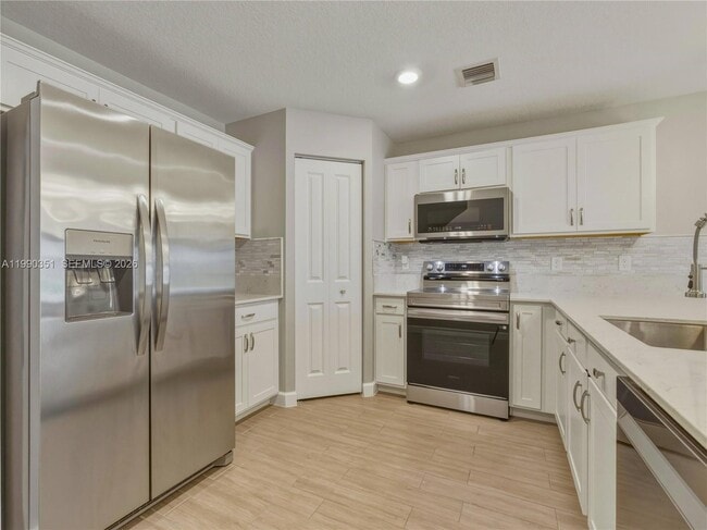 Building Photo - 6011 Woods Edge Cir