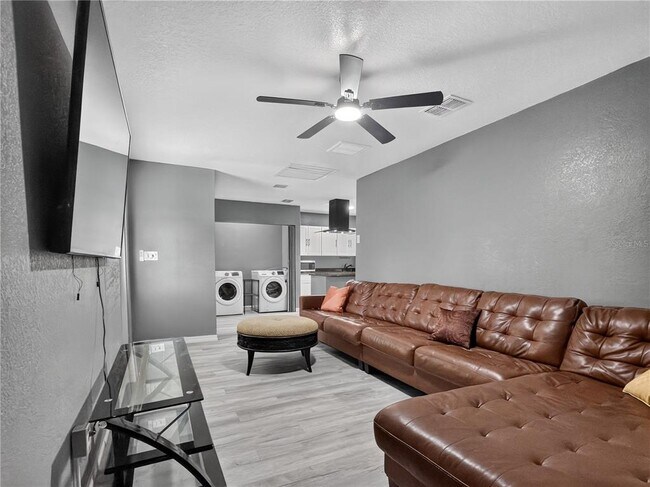 Building Photo - 465 Rio Grande Ln