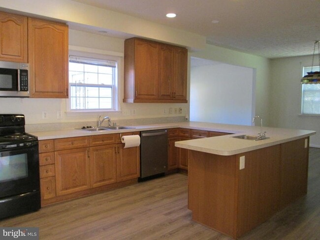 Building Photo - 1300 Treasure Dr
