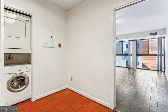 Building Photo - 1200 23rd St NW