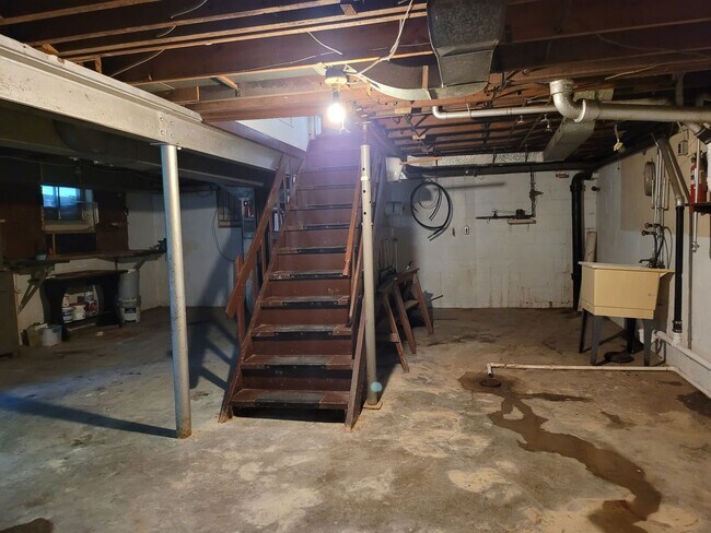 Building Photo - 1460 Obey St