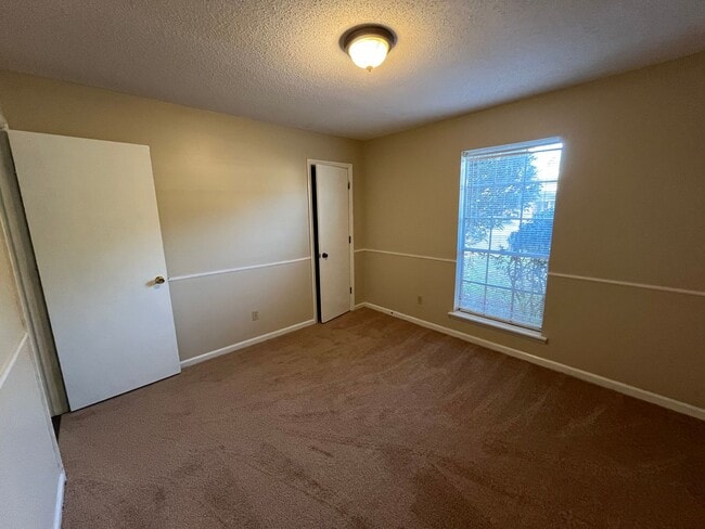 Building Photo - 171 Greenbriar Ct