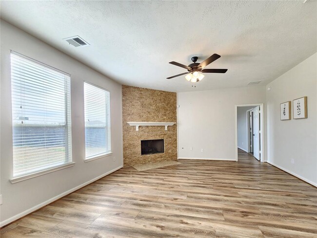Building Photo - 21827 Sierra Long Dr