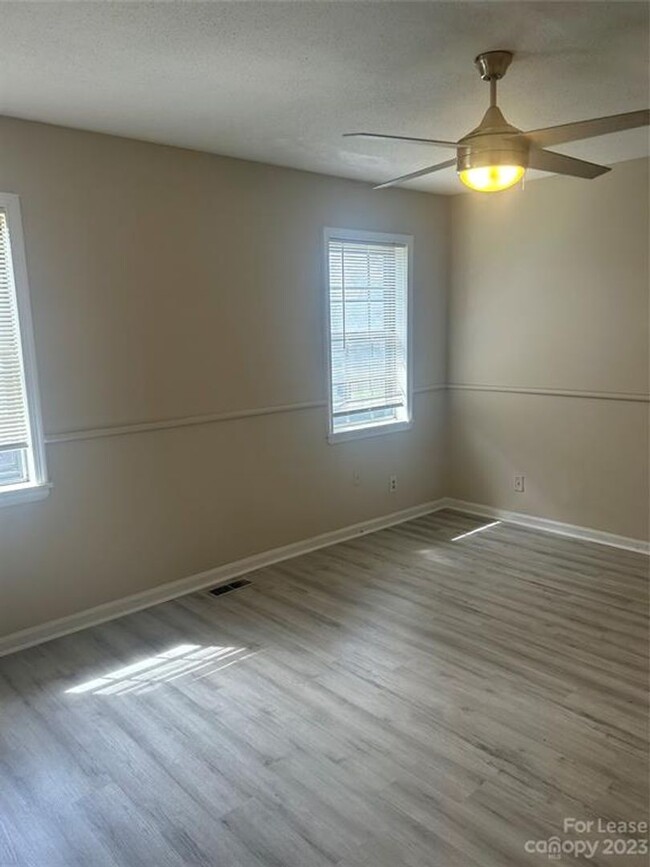 Building Photo - New Rental in East Charlotte!