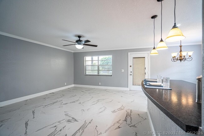 Building Photo - 244 Normandy Ln