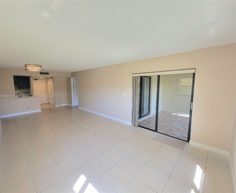 Building Photo - 210 Lakeview Dr