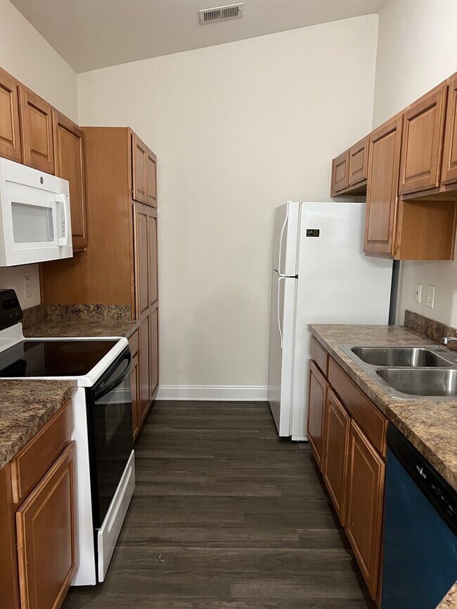 Building Photo - 3 Bed / 2 Bath Condo for Rent at Preserve at St. James