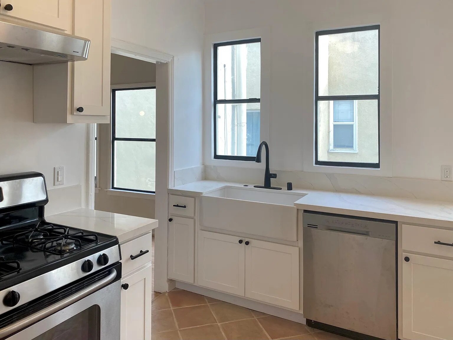 Kitchen - 2807 Hillcrest Dr