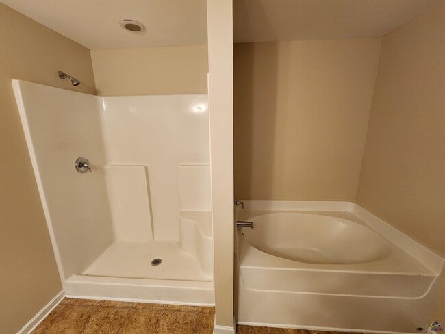 Building Photo - 223 Flowing Meadows Dr