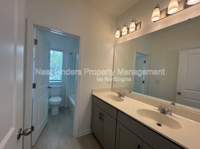 Building Photo - 42 Golden Fern Dr
