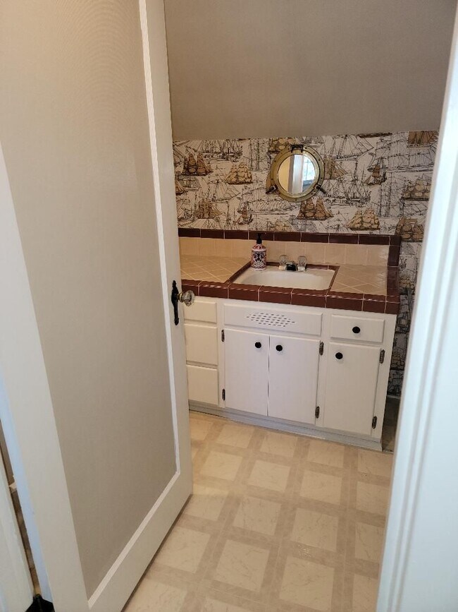 Building Photo - Beautiful Craftsman-style 3 bedroom, 2 bath home (1632 sq ft)  near Lake Steilacoom PLUS studio c...