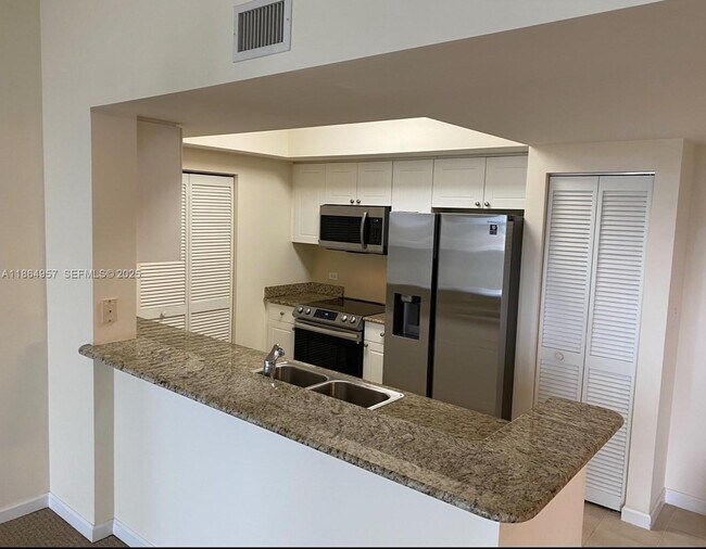 Building Photo - 19501 W Country Club Dr