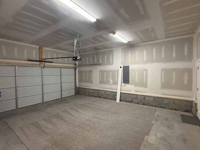 Building Photo - Like New Norfolk Single Family Home