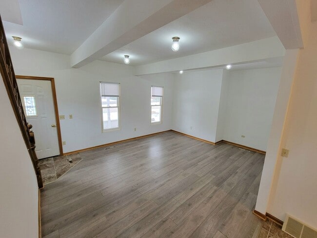 Building Photo - 322 1/2-316-312 W Columbia St