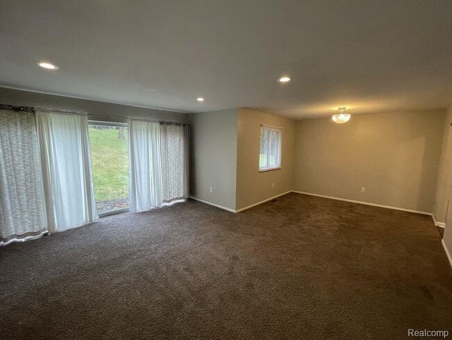 Building Photo - 4924 Broomfield Ct