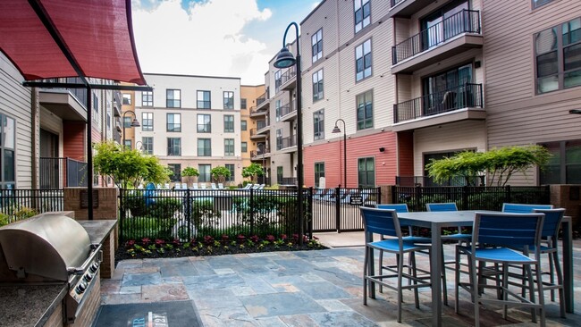 Building Photo - 2000 2nd Ave S