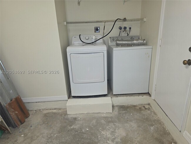 Building Photo - 14241 SW 151st Ave