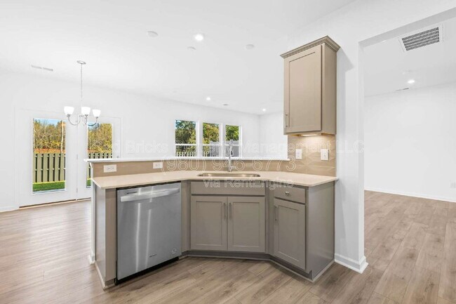 Building Photo - 17030 Patron Dr