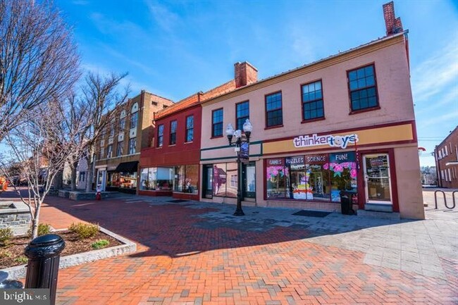 Building Photo - 104 S Loudoun St