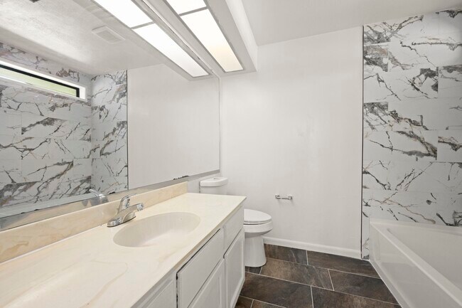 Building Photo - 7415 Creekfield Dr